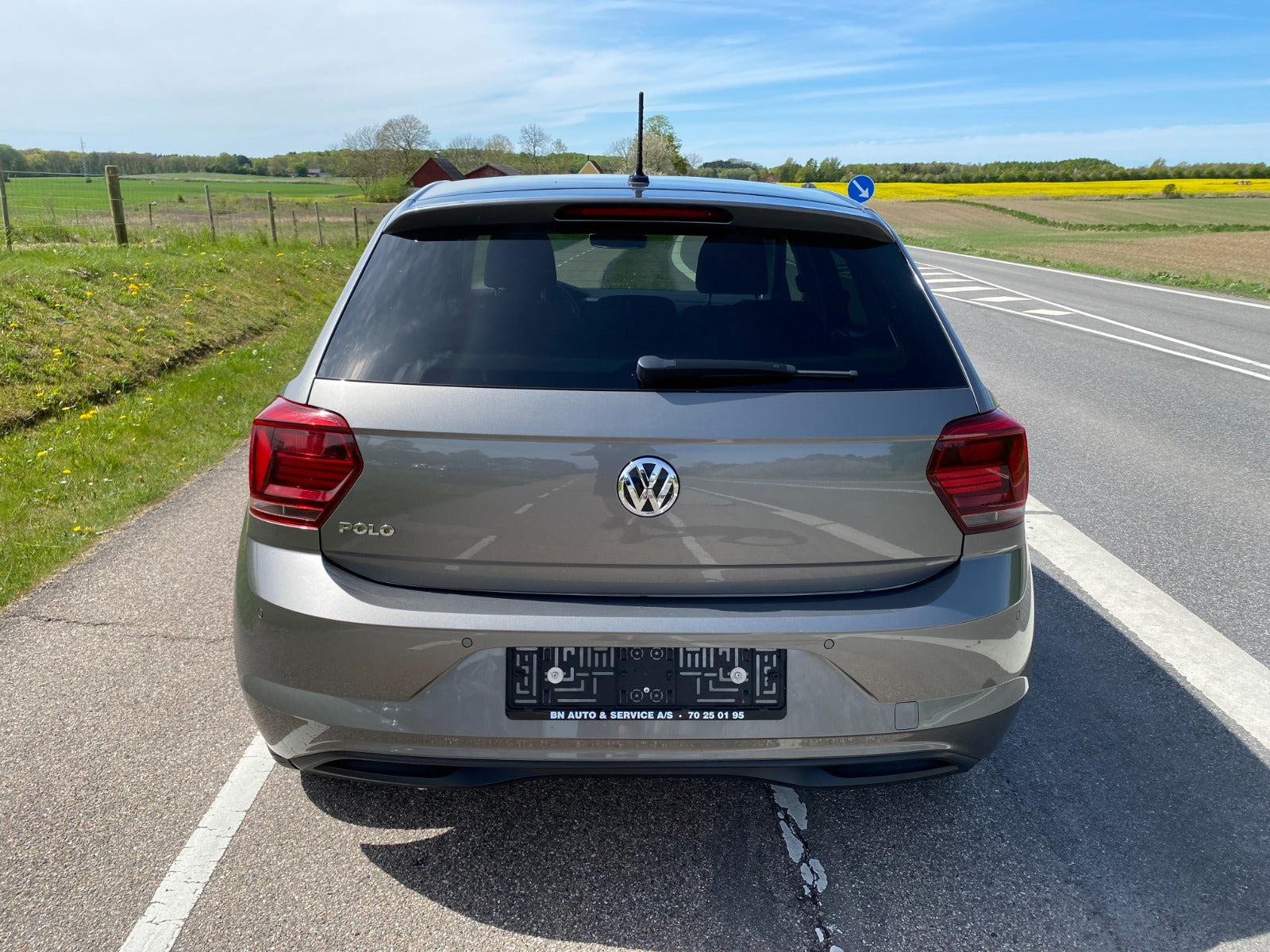 Grå VW Polo fra 2020