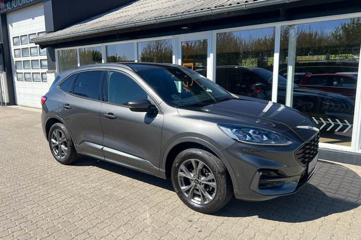 Grå Ford Kuga fra 2023