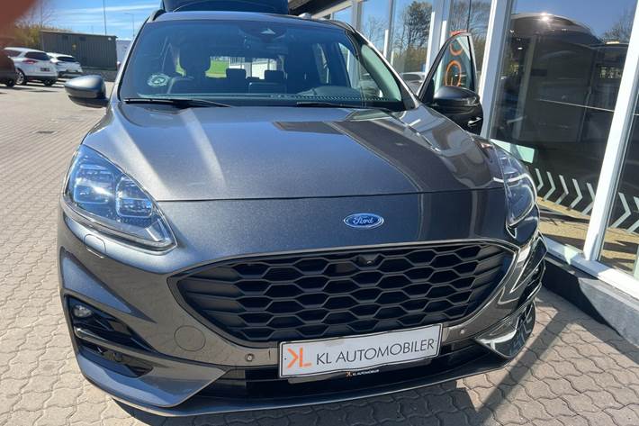 Grå Ford Kuga fra 2023