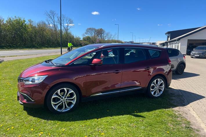Rød Renault Grand Scenic IV fra 2017