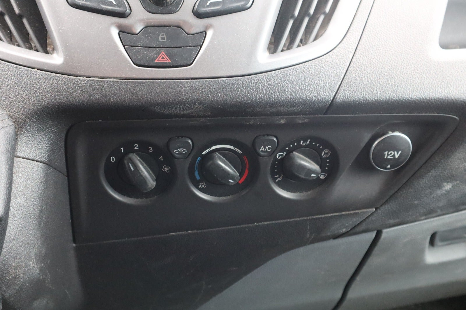 Hvid Ford Transit Custom 330 L2 fra 2013
