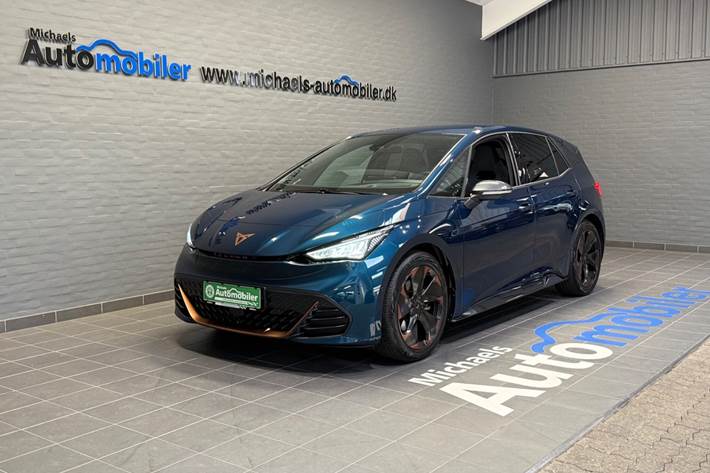 Blå Cupra Born fra 2023 set udefra