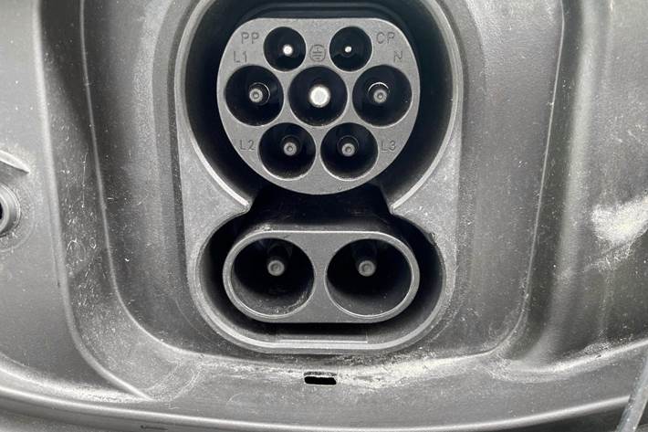 Grå BYD Dolphin fra 2023