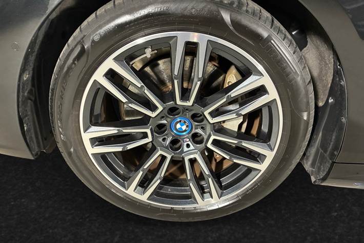 Sort BMW i5 fra 2024