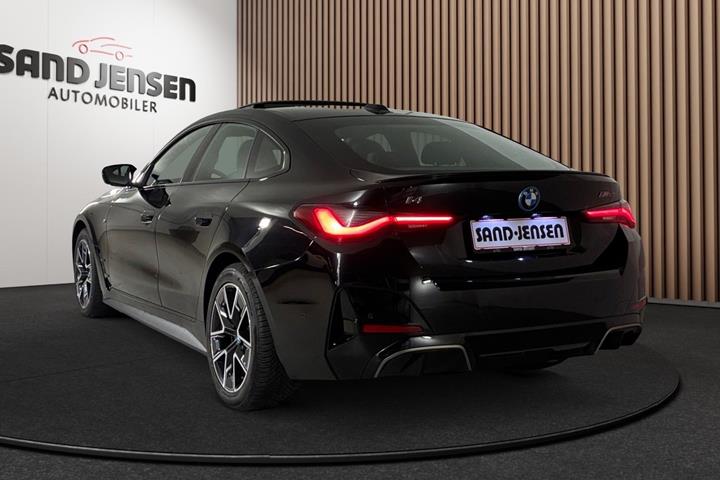 Sort BMW i4 fra 2023