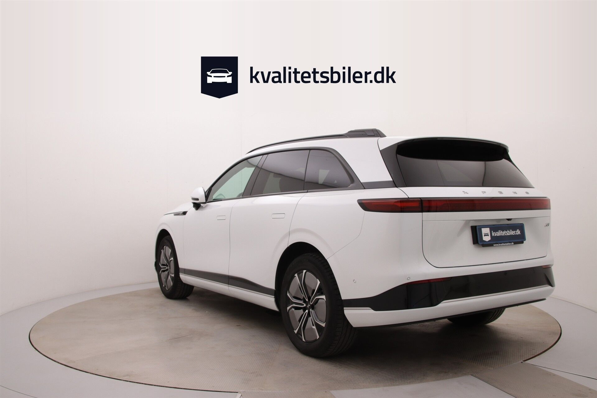 Hvid Xpeng G9 fra 2024