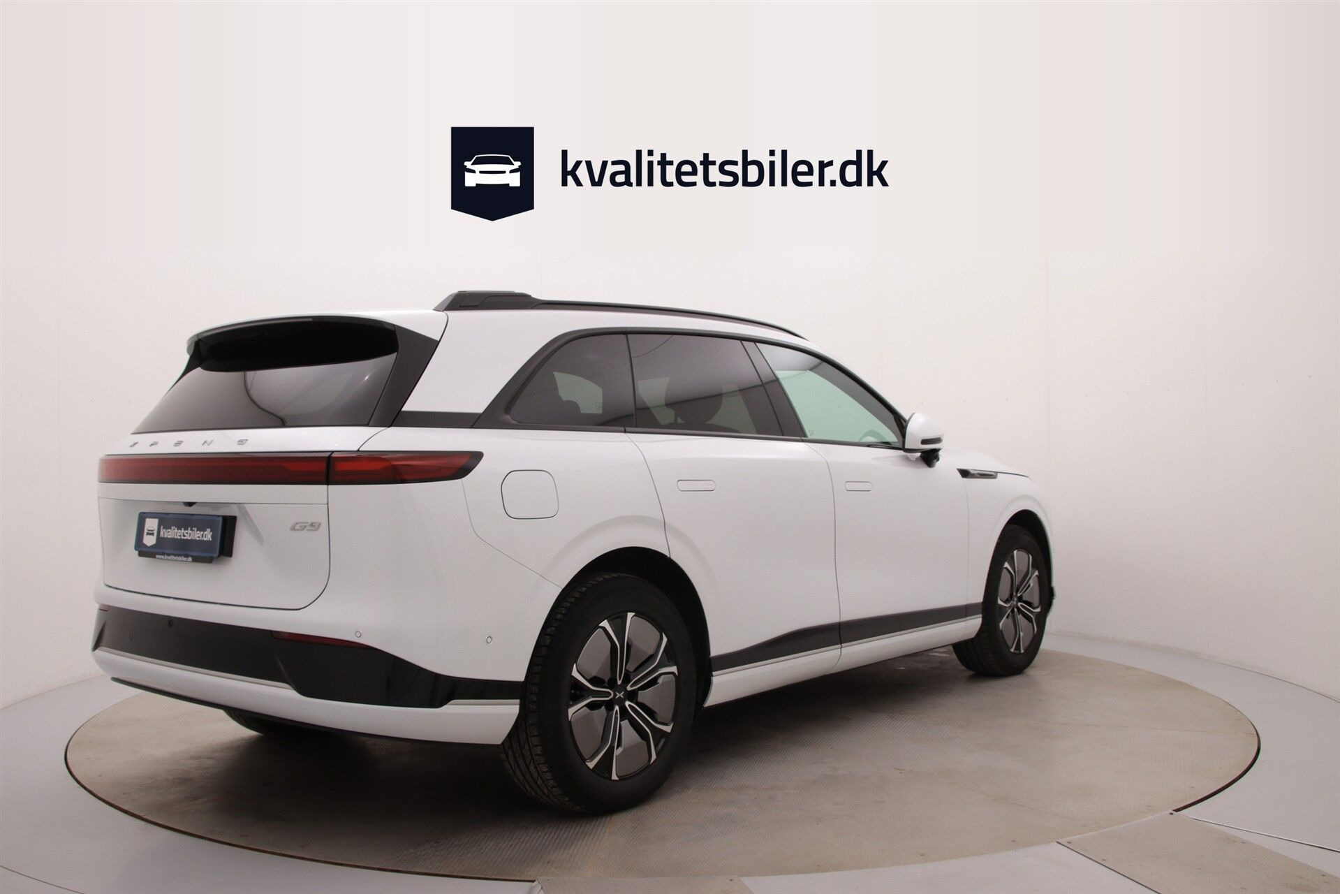 Hvid Xpeng G9 fra 2024