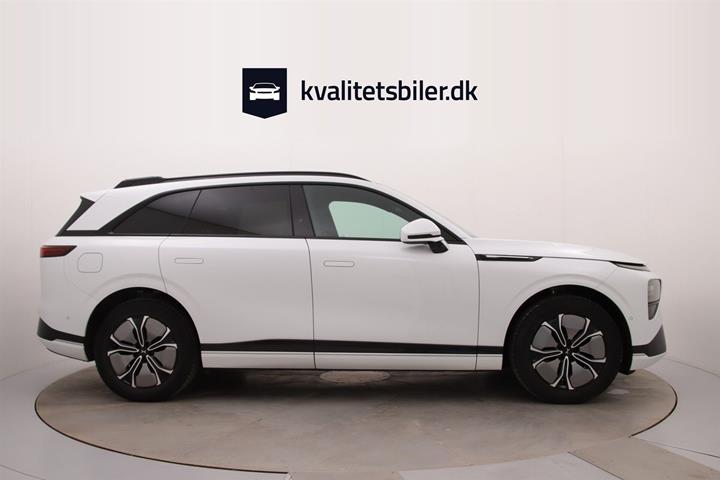 Hvid Xpeng G9 fra 2024