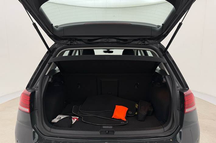 Grå VW e-Golf fra 2020