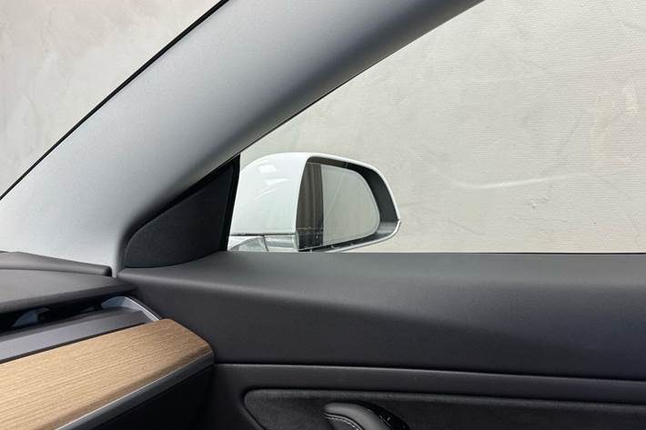 Hvid Tesla Model 3 fra 2019