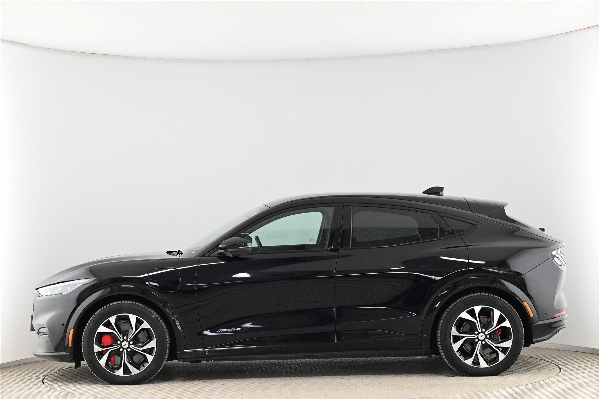 Sort Ford Mustang Mach-E fra 2023
