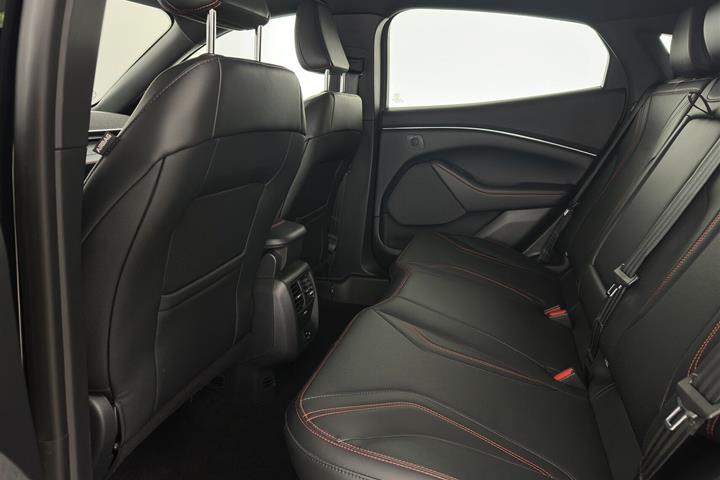 Sort Ford Mustang Mach-E fra 2023