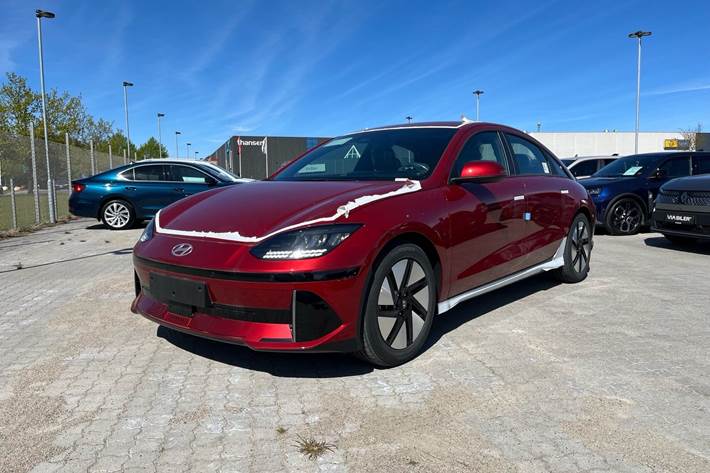 Rød Hyundai Ioniq 6 fra 2026