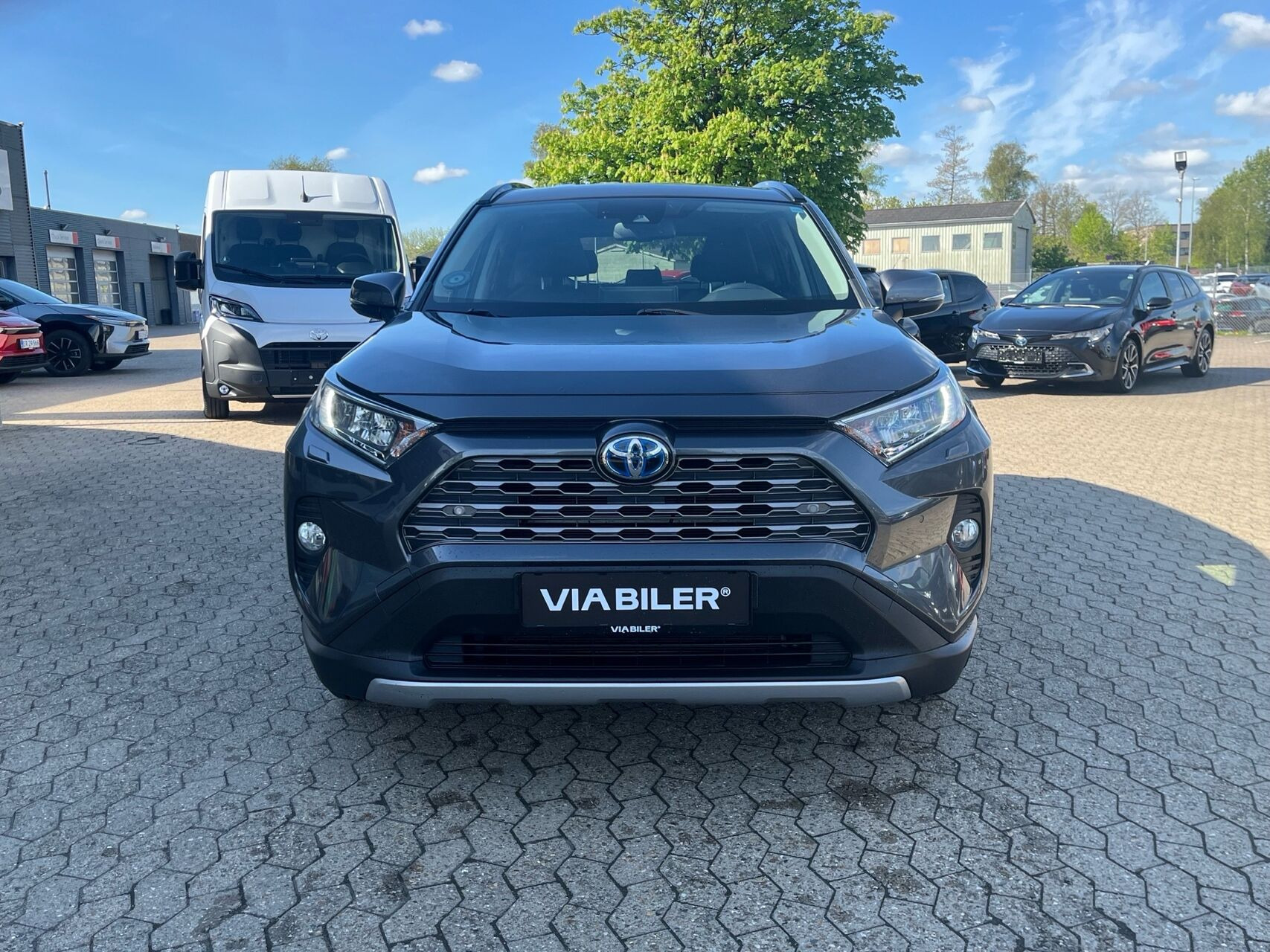 Grå Toyota RAV4 fra 2019