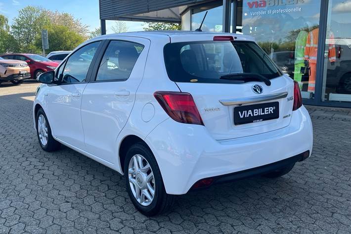 Hvid Toyota Yaris fra 2015