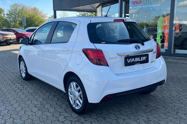 Hvid Toyota Yaris fra 2015