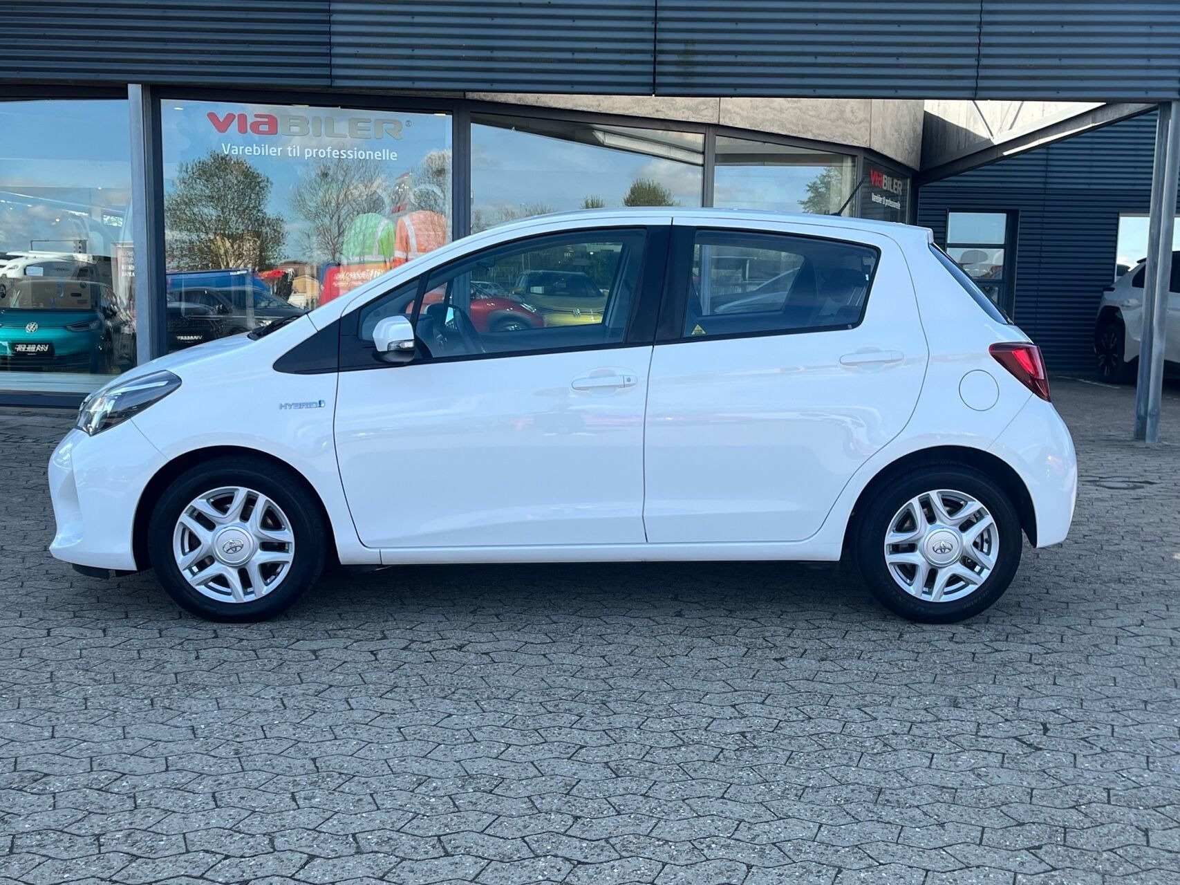Hvid Toyota Yaris fra 2015