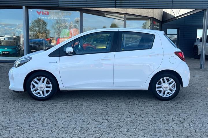 Hvid Toyota Yaris fra 2015