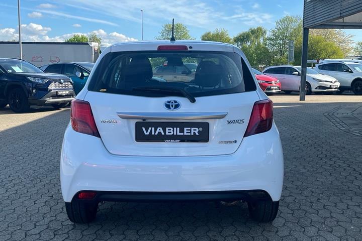 Hvid Toyota Yaris fra 2015