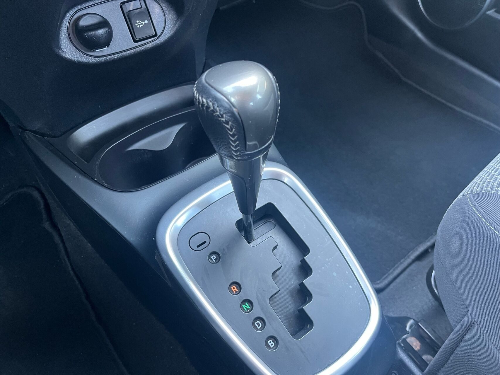 Hvid Toyota Yaris fra 2015