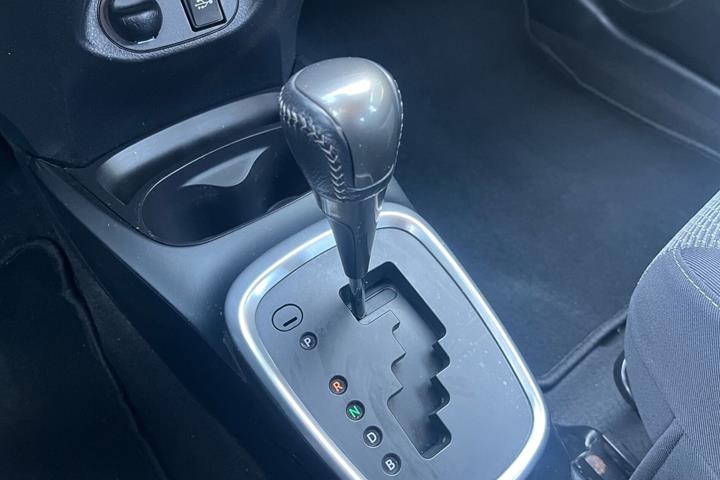 Hvid Toyota Yaris fra 2015