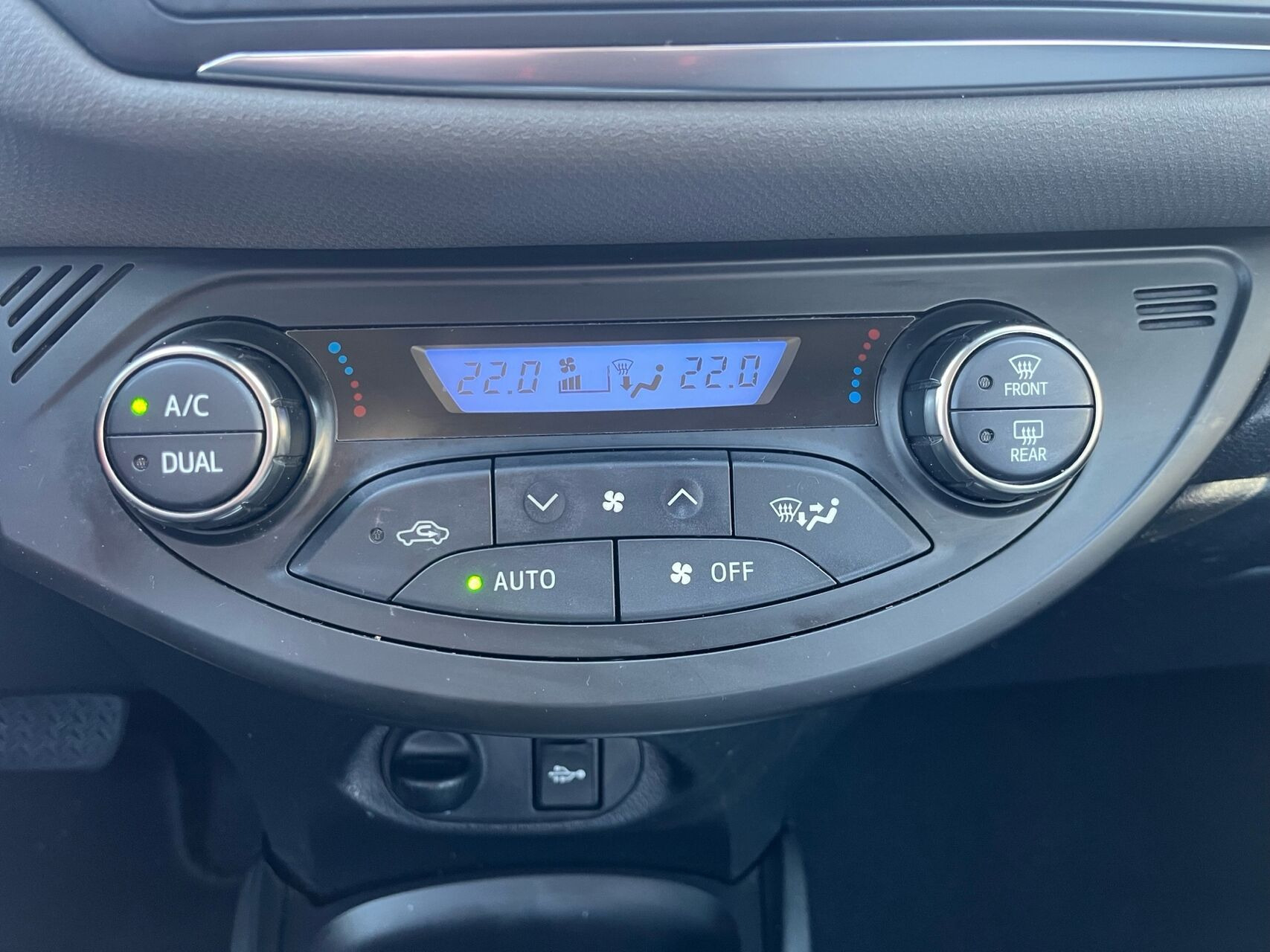Hvid Toyota Yaris fra 2015