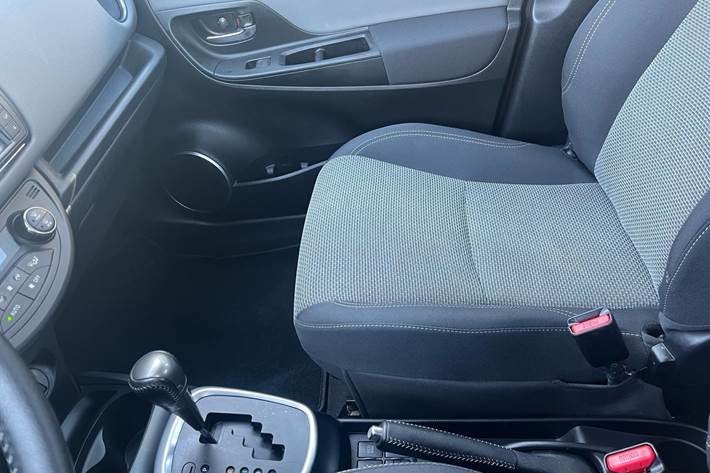 Hvid Toyota Yaris fra 2015