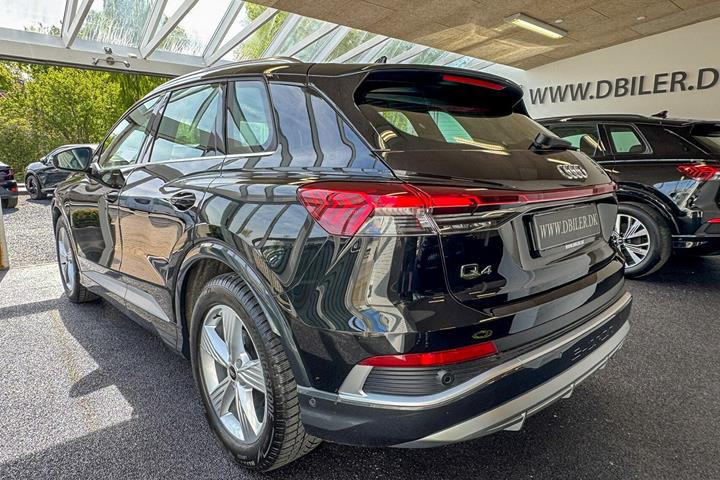Sort Audi Q4 fra 2025