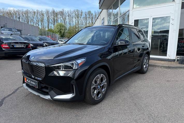 Sort BMW iX1 fra 2025