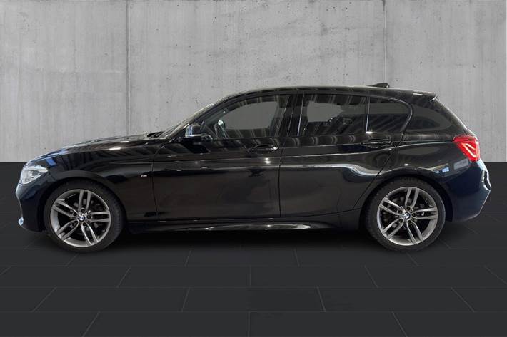 Sort BMW 118i fra 2019
