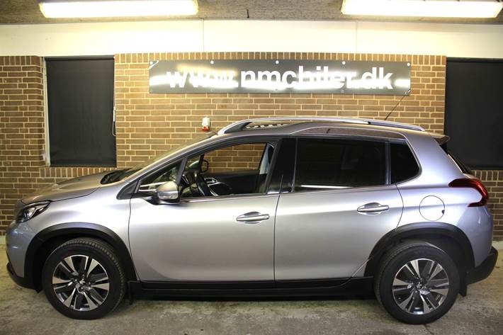 Grå Peugeot 2008 fra 2018