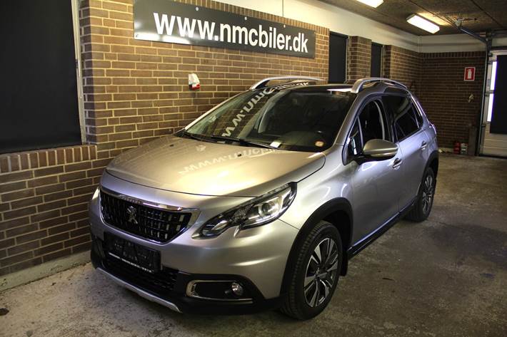 Grå Peugeot 2008 fra 2018