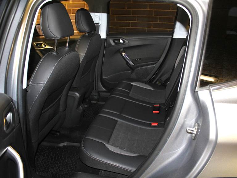 Peugeot 2008 1,6 BlueHDi 100 Allure Sky