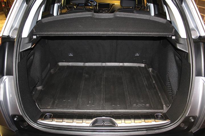 Grå Peugeot 2008 fra 2018