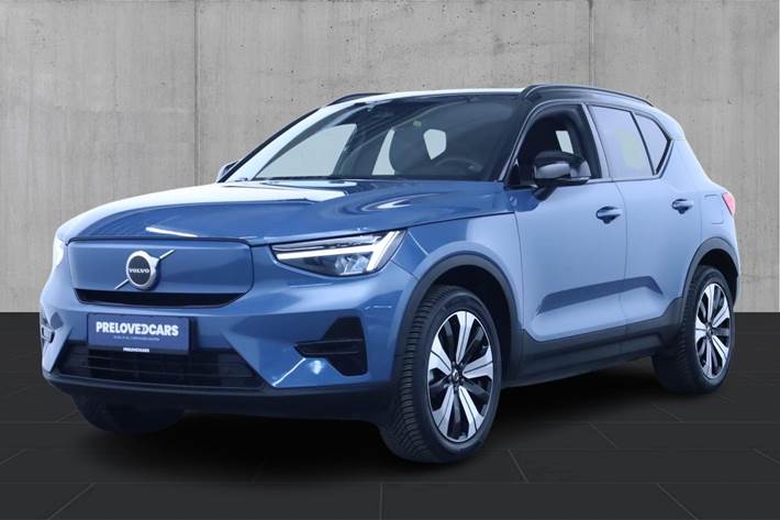 Blå Volvo XC40 fra 2022