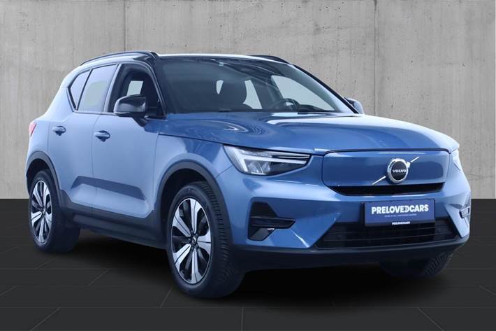 Blå Volvo XC40 fra 2022