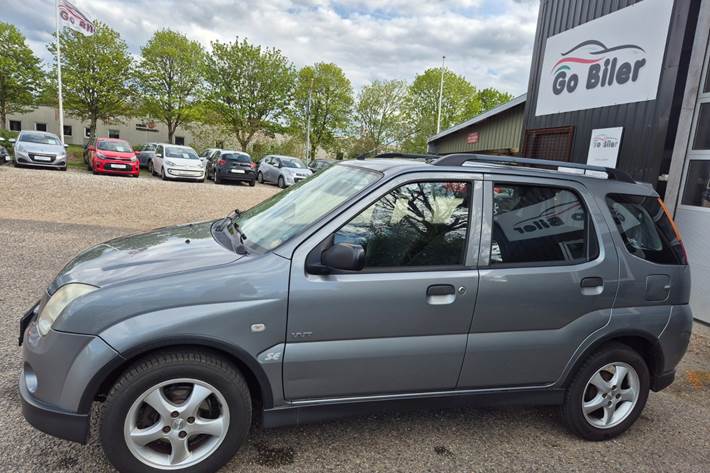 Grøn Suzuki Ignis fra 2006