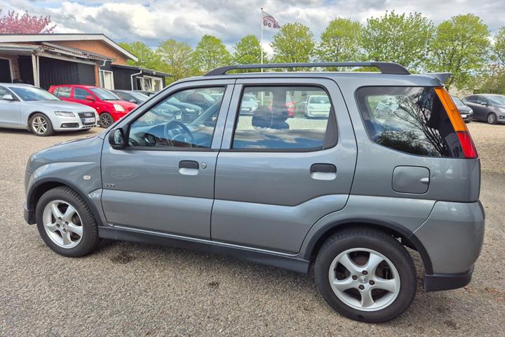 Grøn Suzuki Ignis fra 2006