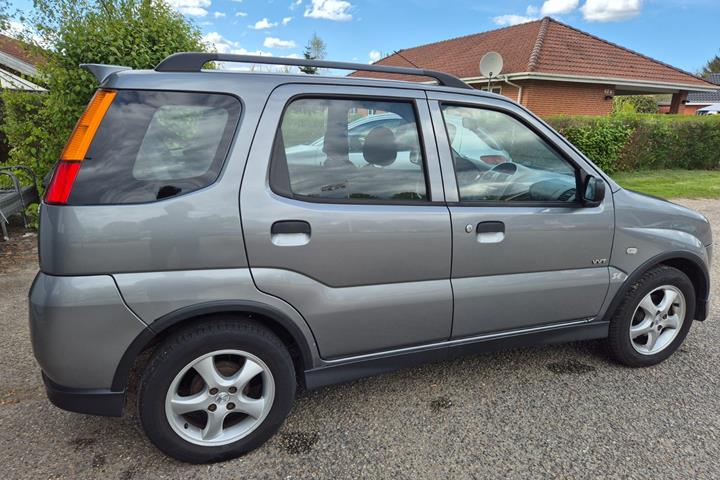 Grøn Suzuki Ignis fra 2006