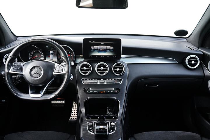 Hvid Mercedes GLC250 d fra 2017