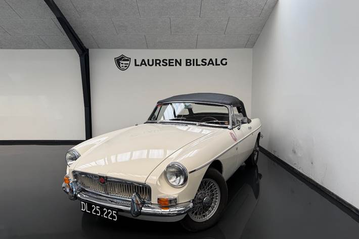 Hvid MG B fra 1965 set udefra