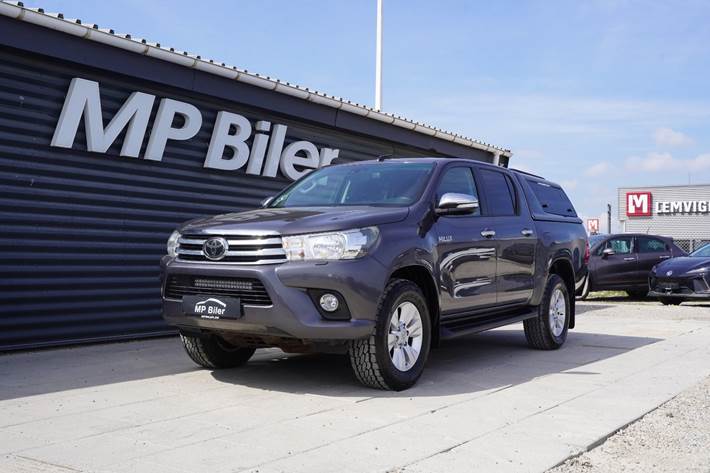 Grå Toyota HiLux fra 2016
