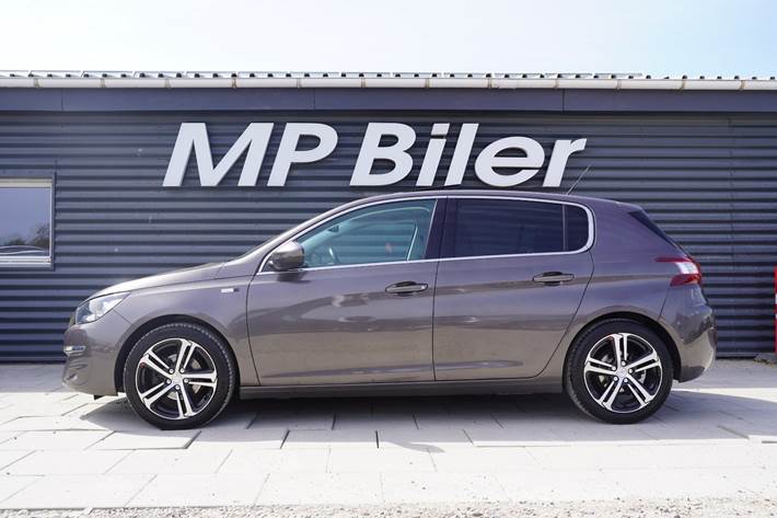 Grå Peugeot 308 fra 2016