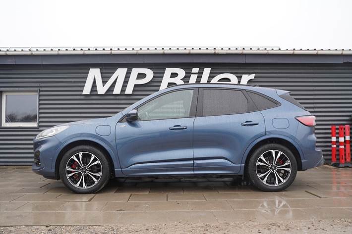 Blå Ford Kuga fra 2020