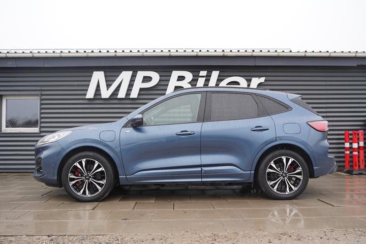 Blå Ford Kuga fra 2020