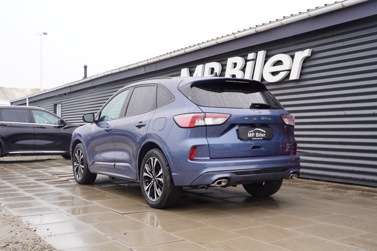 Blå Ford Kuga fra 2020