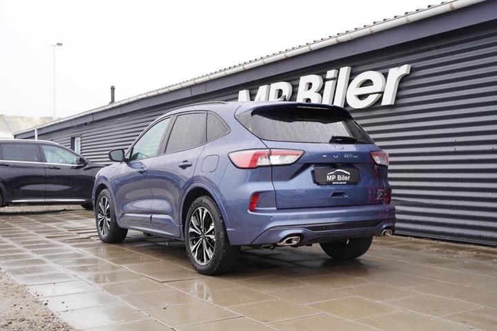 Blå Ford Kuga fra 2020