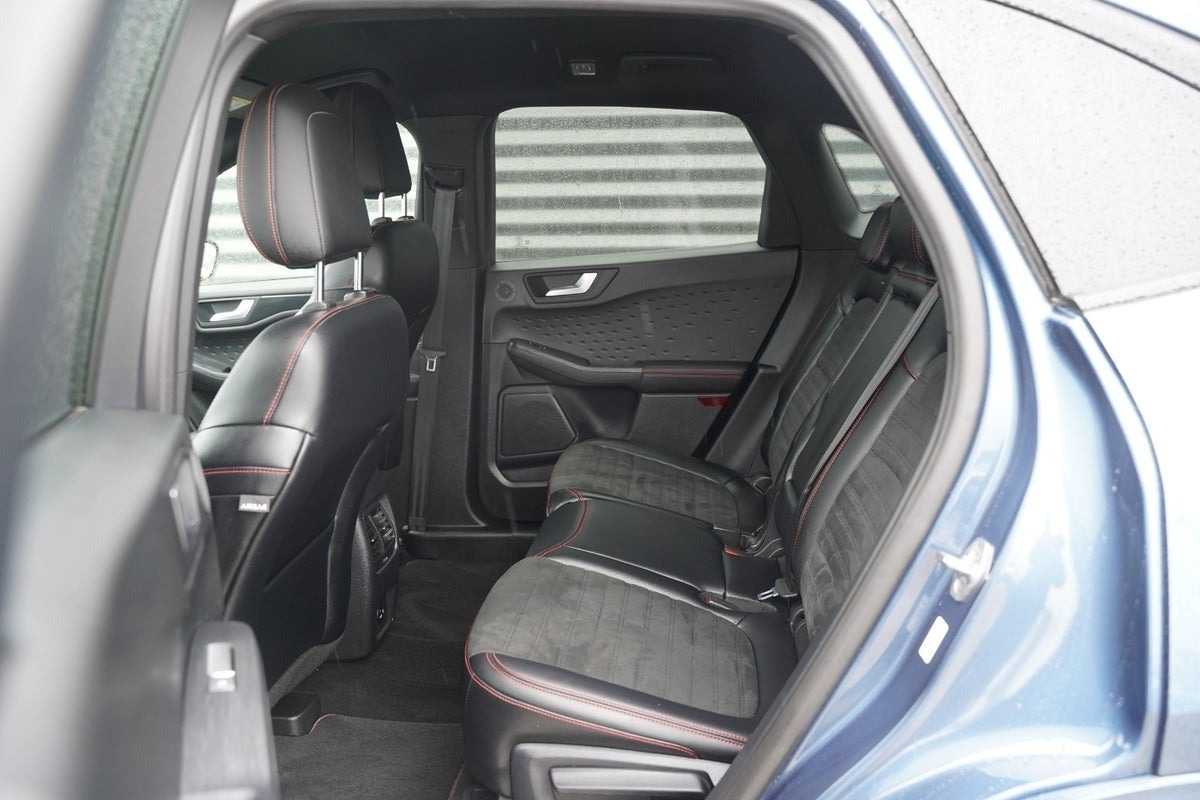Blå Ford Kuga fra 2020