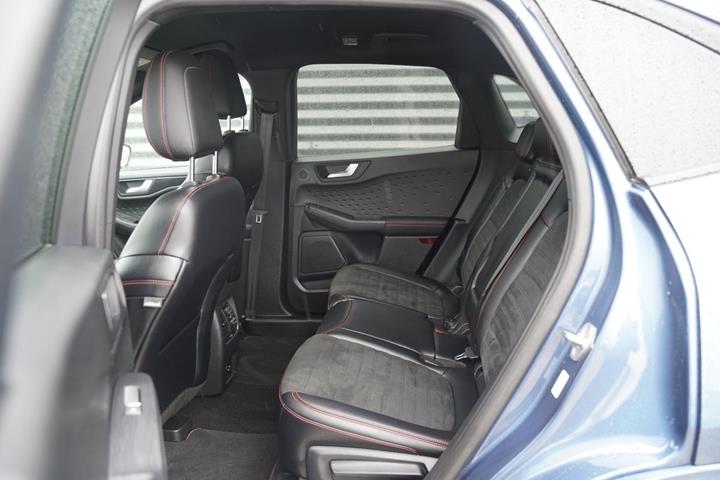 Blå Ford Kuga fra 2020