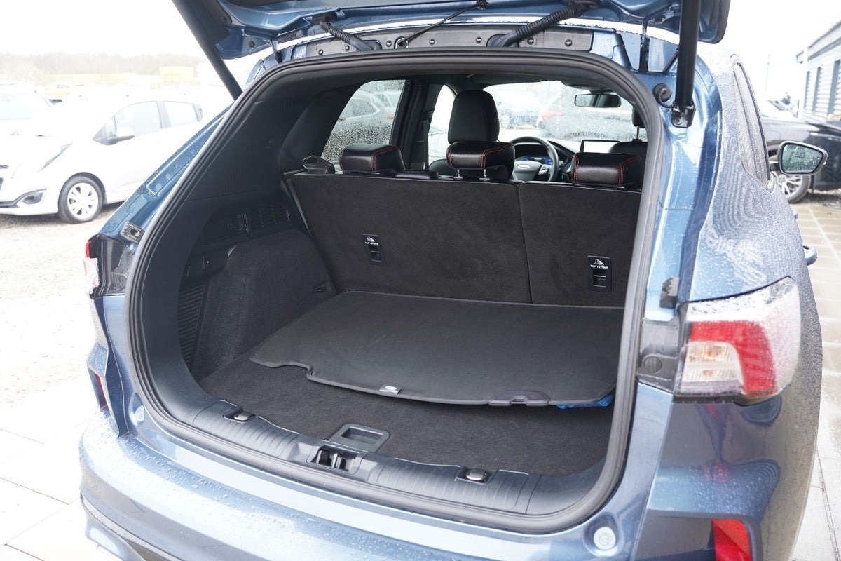 Blå Ford Kuga fra 2020